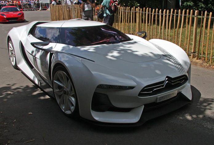 <p><strong>CİTROEN</strong></p>
<p>Citroen, klasik DS modellerinin bazıları zaten yarım milyon dolara yaklaşık fiyatlara satılmıştı. Ancak Gran Turismo oyunundan da hatırlayabileceğiniz, 1.8 milyon dolarlık Citroen GT süper otomobili Citroen’in en pahalı otomobili olmayı başardı.</p>
<p> </p>