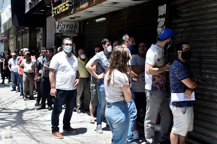 Ucuz dolara hücum ettiler! Saatlerdir bekliyorlar