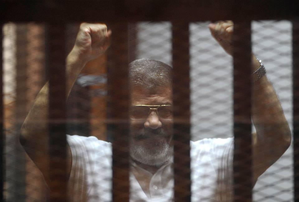 <p>Mursi'nin, hakkında verilen idam kararından tam 4 yıl bir gün sonra 17 Haziran 2019'daki vefatına ilişkin ilk haberi Mısır devlet televizyonu akşam saatlerinde duyurdu. Haberde, "67 yaşındaki Mursi'nin casusluk suçlamasıyla yargılandığı davanın duruşmasında önce bayıldığı ve sonra da yaşamını yitirdiği" açıklandı.  </p>

<p> </p>
