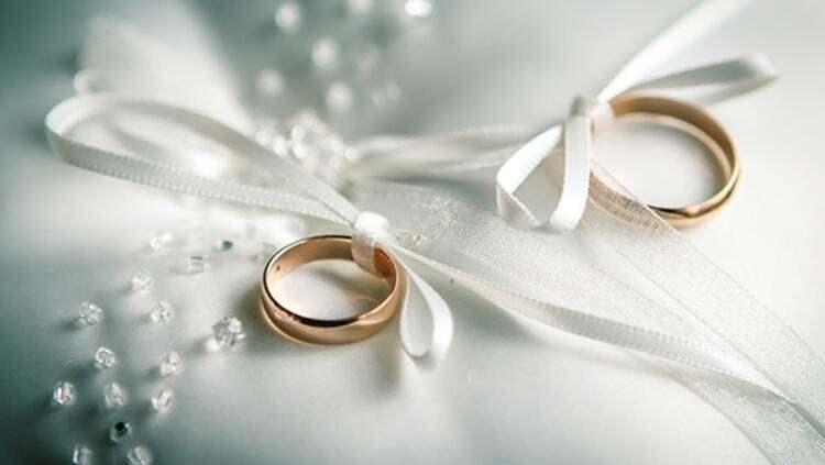 <p>Nikah ve düğün salonlarında salgın döneminde kapalı alanlarda bulunan çocuk oyun alanlarının kapalı olması, açık alanlardaki çocuk oyun alanlarında sık dokunulan yüzeylerin temizlik ve dezenfeksiyonunun sağlanması gerektiği, Kovid-19 bulaşma riskini artıracağı için 1 metreden yakın temas gerektiren aktivitelerin yapılmamasının önemine değinildi.</p>
<p> </p>