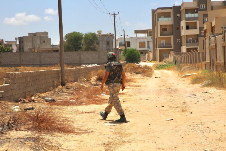 <p>TSK kaynakları, çevrede çok sayıda tuzaklanmış patlayıcı bulunduğunu, ancak sivillerin evlerine güvenli biçimde dönmesi için Libya ordusu mensuplarıyla işbirliği içinde çalıştıklarını anlattı.</p>
<p> </p>