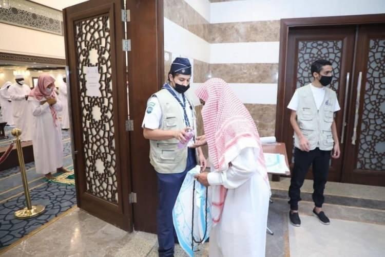<p>Öte yandan, Suudi Arabistan’da korona virüs vaka sayısı 154 bin 233’e, hayatını kaybedenlerin sayısı ise bin 230’a yükseldi.</p>

