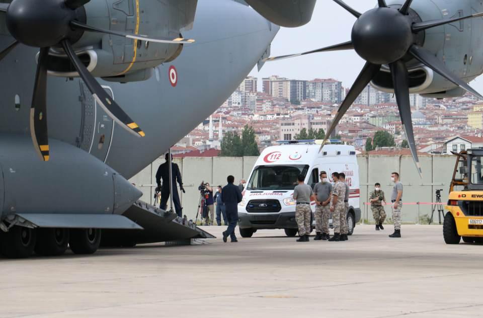 <p>Sağlık Bakanlığı, Cumhurbaşkanı Recep Tayyip Erdoğan'ın talimatıyla Afrika &uuml;lkesi &Ccedil;ad i&ccedil;in 1 ambulans, 17 bin 600 eldiven, 40 bin tulum ve 5 bin oksijen maskesi hazırladı.&nbsp;</p>

<p>&nbsp;</p>
