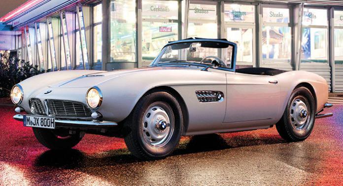 <p><strong>BMW</strong></p>
<p>İşte 50’li yılların ortasından fırlayan klasik bir BMW 507. Mükemmel bir kopya olarak üretilen araç, son zamanlarda açık artırmada 5 milyon dolarlık fiyata ulaştı. Elvis Presley’in kişisel 507’si satılsaydı muhtemelen bu rekoru geçebilirdi. Zaten BMW’nin bu modeli satmaya niyeti de pek yok.</p>
<p> </p>