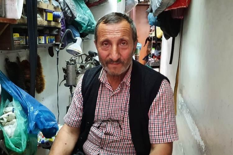 <p>İnsanlara çeşitli tavsiyelerde bulunan Nas, “Kanaatten güzeli yoktur. Ben üç çocuğumla çok mutlu ve rahatım. İnsanlar çok bencil oldu, hiçbirşeyi beğenmez oldu. Toplum dejenere oldu, karıştı” ifadelerini kullandı.<br />
 </p>
