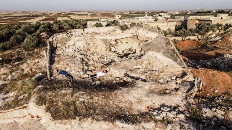 <p> Türkiye ve Rusya, 12 Ocak 2020'de ateşkesin başlaması için mutabık kaldı ancak Esed rejimi ve müttefikleri, ateşkesi hiçe sayarak İdlib'deki saldırılarını sürdürdü. </p>

<p> </p>
