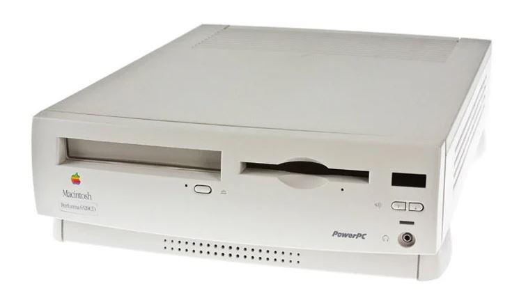 <p>Macintosh Performa x200 (1992): Macintosh Performa X200 düşük performansın yanı sıra, tasarımı da pek kullanışlı değildi. Apple tarihinin dönemine göre en düşük performans ve satış başarısı getiren ürünlerinden biri olarak tarihteki yerini aldı. </p>
