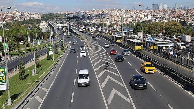 <p><strong>Gerekli tedbirleri alın </strong></p>
<p>Özellikle hava karardıktan sonra herhangi bir arıza durumu ile karşılaşıldığında diğer sürücülerin arızalı aracı fark etmesi can güvenliği açısından önem taşır.</p>