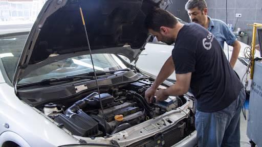 <p><strong>Motorda hararet olduğunda hareket etmeyin </strong></p>
<p>Ani yaşanabilecek otomobil arızalardan biri de motorun hararet yapmasıdır.</p>