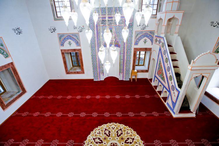 <p>İki ülke ve kurumları arasındaki dostane ilişkiler çerçevesinde bugüne kadar beş Osmanlı kültür varlığının restorasyonunu tamamladıklarını aktaran Ersoy, tamamen yok olmuş vakıf eserlerinde ikisinin yeniden inşasını bitirdiklerini ve altı vakıf eserinde çalışmaların sürdüğünü dile getirdi.</p>

<p> </p>
