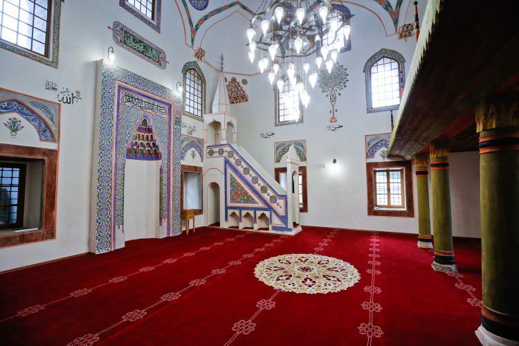 <p>Ersoy, Bosna Hersek'te gelir getirici nitelikte inşaat çalışmalarının da devam ettiğini belirterek, "Bu gelirler, Bosna Hersek'teki vakıf kültür mirasının korunması ve vakıf hayır şartlarının yerine getirilmesi için ülkemizden kardeş ülke Bosna Hersek'e uzatılmış olan vakıf dostluk elinin kalıcı olmasını sağlayacaktır." diye konuştu.</p>
<p> </p>
