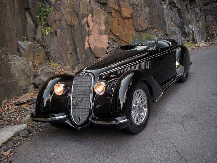 <p><strong>ALFA ROMEO</strong></p>
<p>Geçen yıl, iki dünya savaşı arasındaki dönemde üretilen klasik Alfa Romeo 8C 2900B Touring Berlinetta modeli yaklaşık 18.9 milyon Amerikan dolarına alıcı bulmuştu. Fakat ondan daha iyisi de var; işte Alfa Romeo’nun en pahalı araba modelleri listesine girmesini sağlayan; 20 milyon dolarlık fiyat etiketine sahip 8C 2900B Lungo Spider.</p>
<p> </p>