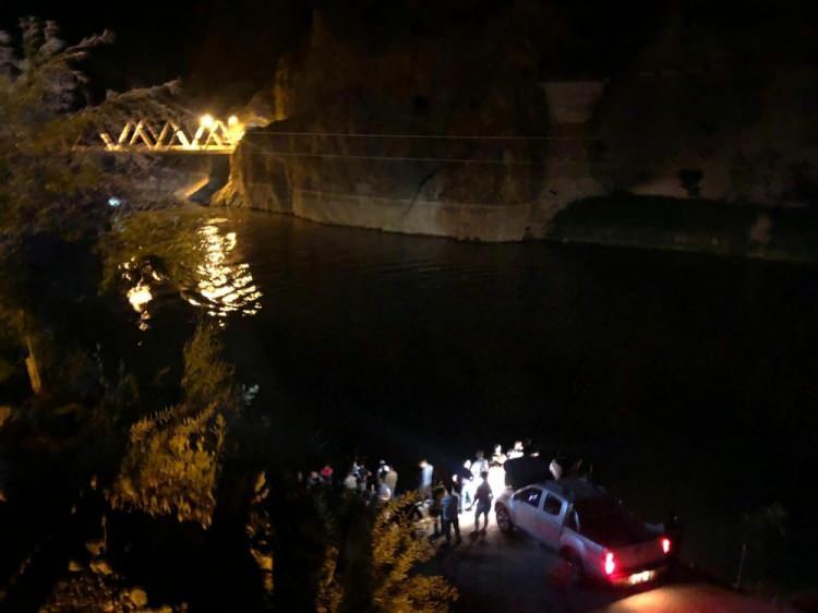 <p>Yaralı oldukları belirlenen Kader İlçin (30), Ayşe İlçin (6) ve Kübra Dil (24), ihbar üzerine olay yerine gelen sağlık ekipleri tarafından ilk müdahaleleri yapıldıktan sonra hastaneye kaldırıldı.</p>