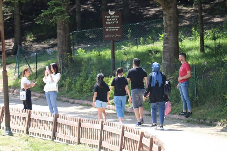 <p>“Sosyal mesafeye uyuluyor”</p>
<p>Antalya’dan tatil için gelen aile hekimi Hasan Sadıklar ise, “Ben çok güzel buldum. İlk defa geliyorum buraya. İnsanlar sosyal mesafeyi de koruyorlar. Gayet güzel bir ortam. Ailecek çok beğendik. Birkaç kere daha gelinebilir” ifadelerini kullandı.</p>
