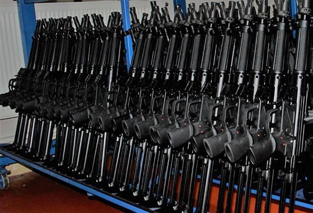 <p><strong>"Savunma sanayisinde tüm ihtiyaçlara cevap verecek"</strong></p>
<p><br />
Yıl sonu itibarıyla ilah İhtisas Organize Sanayi Bölgesi'nde yaklaşık 2 bin 500 kişi istihdam edileceğini ifade eden Varlı, “Kırıkkale, savunma sanayisinin merkez üssü olmaya aday bir şehir. </p>