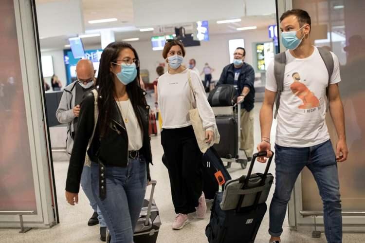 <p>Atina yönetimi bugünden itibaren 29 ülkeye ülkeye giriş izni vermeye başladı. Yunanistan Turizm Bakanı Haris Theoharis, turist kabul edilen ülkeler listesinin 1 Temmuz'da yeniden güncelleneceğini açıkladı.<br />
</p>