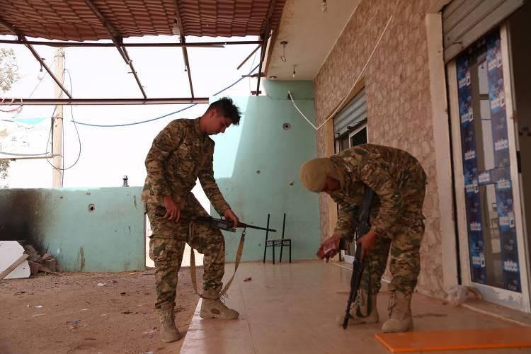 <p>Hafter milislerinin ele geçirdiği bölgelerden ayrılırken mayın tuzaklamasının DEAŞ'ın yöntemlerini hatırlattığını kaydeden Zeyyan, Türk mayın imha uzmanlarına da teşekkür etti.</p>
<p> </p>