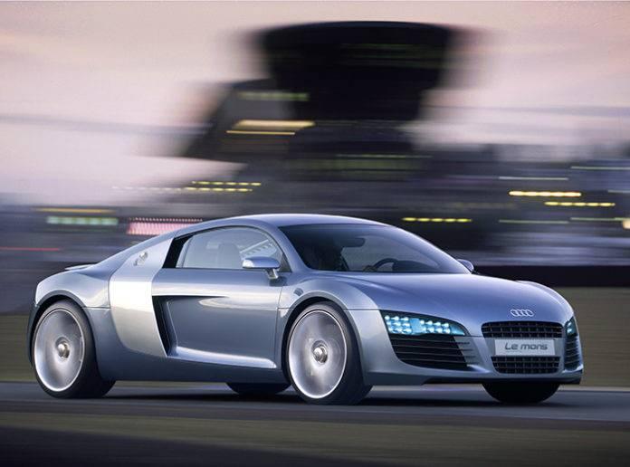 <p><strong>AUDİ</strong></p>
<p>Alman otomobil şirketi Audi, 2003 yılında maksimum güçte 610 beygir güç üretebilen; Audi LeMans Quattro prototipini yarattı. Döneminin çok ötesinde tasarlanan model, daha sonra 5 milyon dolara bir koleksiyonere satıldı. Böylece Audi’nin en pahalı araba modelleri içinde en yüksek fiyatlı otomobili oldu.</p>