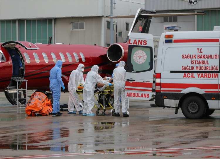 <p>Sağlık Bakanlığınca tahsis edilen ambulans uçakla Rusya'dan yurda getirilen Türk vatandaşlarından biri İzmir'de, diğeri ise İstanbul'da tedavi edilecek .</p>
