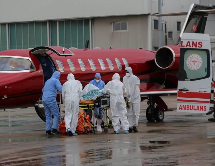 <p>&Uuml;lkeye gelişinin ardından ilk &ouml;nce İzmir'e inen u&ccedil;akta bulunan Y.G, İzmir T&uuml;rkan &Ouml;zilhan Bornova Devlet Hastanesi'ne g&ouml;t&uuml;r&uuml;ld&uuml;.</p>
