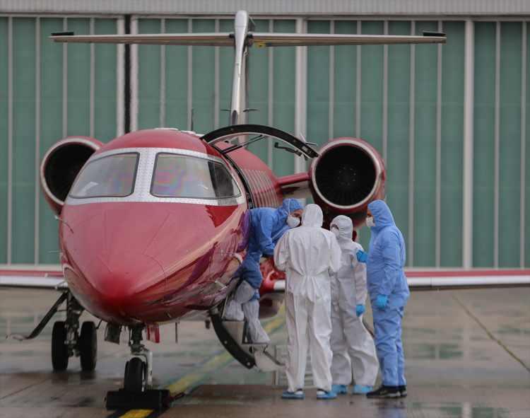 <p>Ambulans u&ccedil;ak İzmir'in ardından saat 17.00'de Atat&uuml;rk Havalimanı'na ulaştı.&nbsp;</p>
