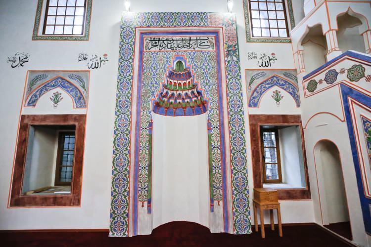 <p>Saraybosna'daki Bosna Hersek İslam Birliğinin yeni binasının inşasını tamamlama çalışmaları ile Cajnice'deki Sinan Bey Camisi, Banja Luka'daki Arnaudiye Camisi, Fojnica'daki Vakıf Medresesi ve Mrkonjic Grad'daki Kızlar Ağa Camisi rekonstrüksiyonu ise halen devam ediyor.</p>
<p> </p>