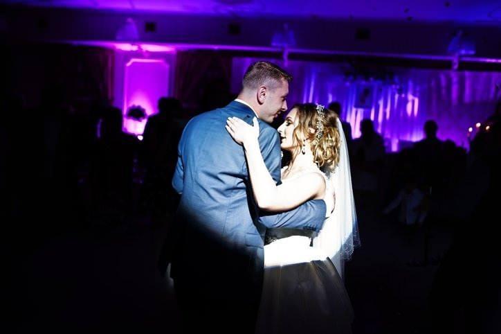 <p>Nikah ve düğünlerin bulaşma riskini azaltmak amacıyla mümkün olduğunca açık havada yapılması ve sürenin kısa tutulması gerektiğine değinildi.</p>