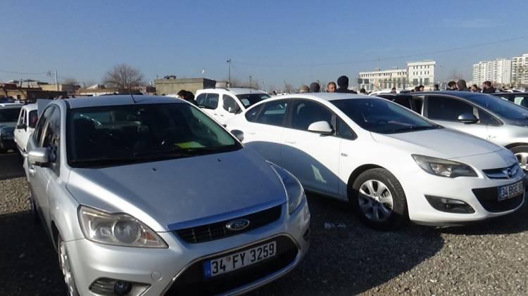 <p>İkinci el müşterileri bu anlamda sadece Ford marka ürünleri değil, tüm marka araçları güvenilir bir hizmet ile satın alabiliyor. Müşterilerimizin hem sıfır araç hem de ikinci el alımlarını desteklemek için piyasa koşullarını yakından takip edip, en doğru kampanyaları uygulamaya özen gösteriyoruz” dedi.</p>