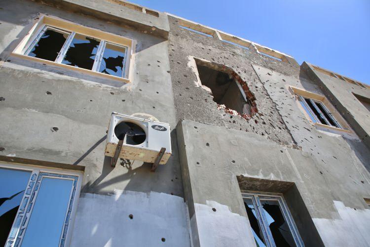 <p><strong>Hafter milisleri geride ağır tahribat bıraktı</strong></p>
<p>Çok katlı evlerin bulunduğu Selahaddin Mahallesi bir dönem başkent Trablus'un en işlek ve seçkin banliyöleri arasında sayılıyordu. </p>