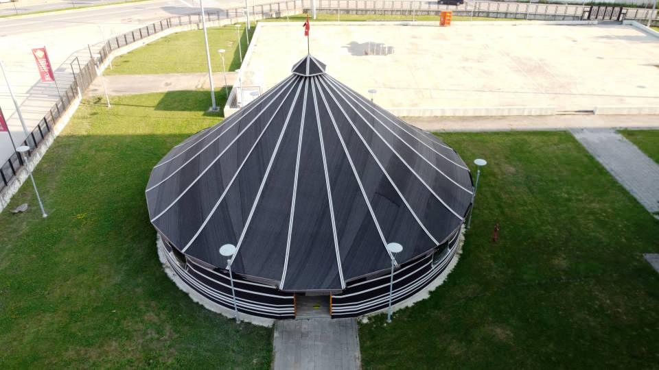 <p>Gen&ccedil;lik ve Spor İl M&uuml;d&uuml;rl&uuml;ğ&uuml;nce hem ata sporu ok&ccedil;uluğu yaygınlaştırmak hem de tarihi k&uuml;lt&uuml;r&uuml; yaşatmak amacıyla Sakarya Spor Salonu bah&ccedil;esinde 16 metre &ccedil;apında geleneksel ok&ccedil;uluk &ccedil;adırı hizmete a&ccedil;ıldı.</p>

<p>&nbsp;</p>
