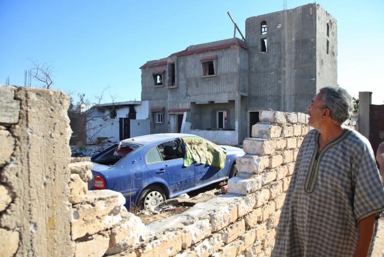 <p><strong>"Elbiselerimi bile çalmışlar"</strong></p>

<p>Ayn Zara'da küçük bir otomobil lastik tamir dükkanı ve dükkanının bir kaç sokak aşağısında da evinin bulunduğunu anlatan Abdurrahman Muhammed eş-Şera, AA muhabirine yaptığı açıklamada evdeki eşyalarının büyük bir kısmının Hafter milisleri tarafından çalındığını anlattı.</p>
