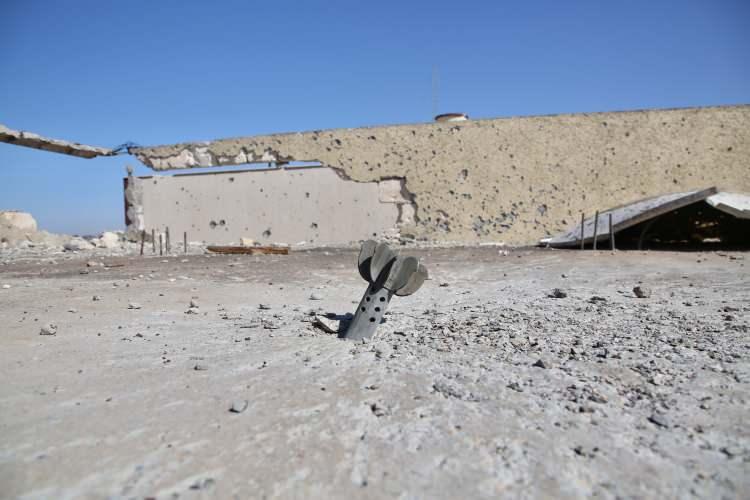 <p>Ülkede faaliyet gösteren sivil toplum kuruluşu Danimarka Mayın Temizleme Grubu'nun Libya Direktörü Liam Kelly, AA muhabirine daha önceden yaptığı bir açıklamada, "yerinden edilmiş sivillerin birçoğunun mayınlar nedeniyle evlerine dönemediğini" vurgulamıştı.</p>
<p> </p>