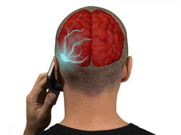 <p> </p>

<p>10 yıl öncesine kadar bazı araştırmalarda cep telefonunun özellikle beyin tümörleri ve akustik nörinom adı verilen beyindeki bir tümör cinsini tetiklediği ileri sürülmüştü. Ancak son yıllarda yapılan tüm araştırmalarda, cep telefonları ile kanser arasında bağlantı bulunamadı.</p>

<p> </p>

<p> </p>

<p> </p>
