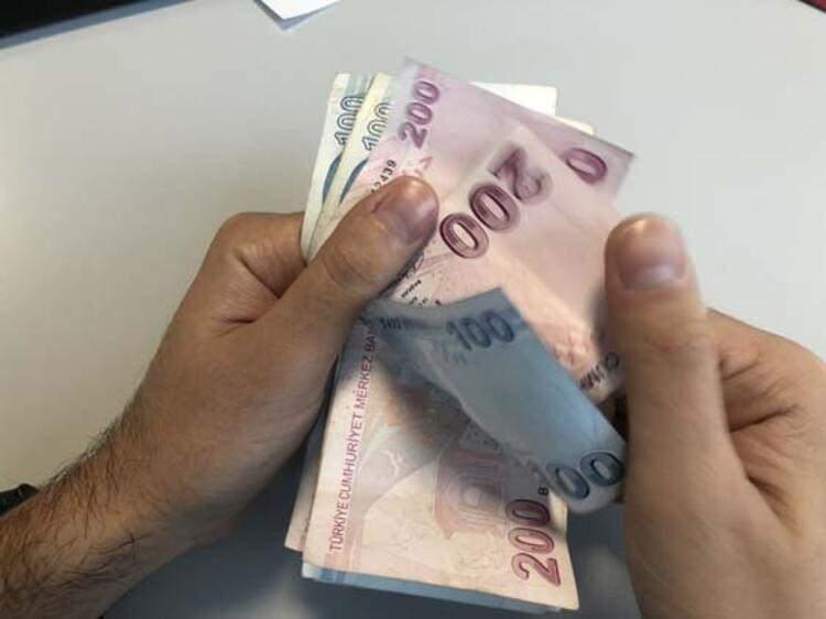 <p>Otomobil<br />
<br />
1-3 yaş<br />
<br />
0-1300 cc aralığı<br />
<br />
Matrahı 46 bin 300 liraya kadar<br />
<br />
<strong>2020 Temmuz MTV’si: 482 lira</strong></p>
