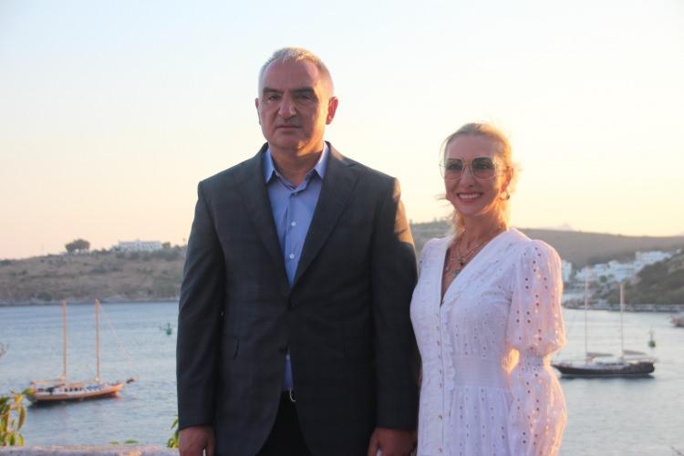 <p>Konuşmaların ardından Bakan Ersoy ve beraberindekiler kaleyi gezerek, hatıra fotoğrafı çektirdi.</p>
