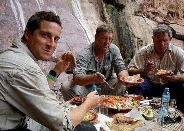 <p>Sosyal medyada iddia edilene göre ise, yalnızca kamera kayıtta iken ilginç yiyecekler yiyiyor. Ama onun dışında ekip arkadaşlarıyla tam bir ziyafet yapıyor.</p>