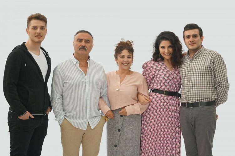 <p>Genç oyuncu bu yaz Gençliğim Eyvah adlı dizide, Cengiz Bozkurt'un oğlunu canlandırmaktaydı.</p>