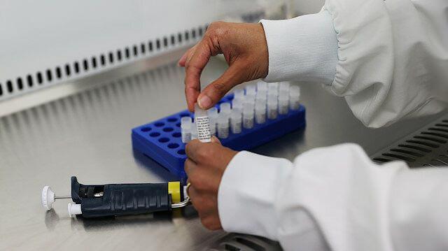 <p>Öte yandan, aşının ilk 100 milyon dozunun öncelikle olarak üretici İngiltere’de, 400 milyon dozunun ise ABD’de dağıtımı geçen ay kararlaştırılmıştı.</p>
<p> </p>