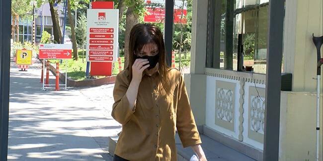 <p>Ankara'da Çiğdem Çiçek, Yükseköğretim Kurumları Sınavı'nın (YKS) ikinci oturumu olan Alan Yeterlilik Testi'ne (AYT) 25 dakika geç kalınca alınmadı. Çiçek, gözyaşları içerisinde sınav yerinden ayrıldı.</p>
