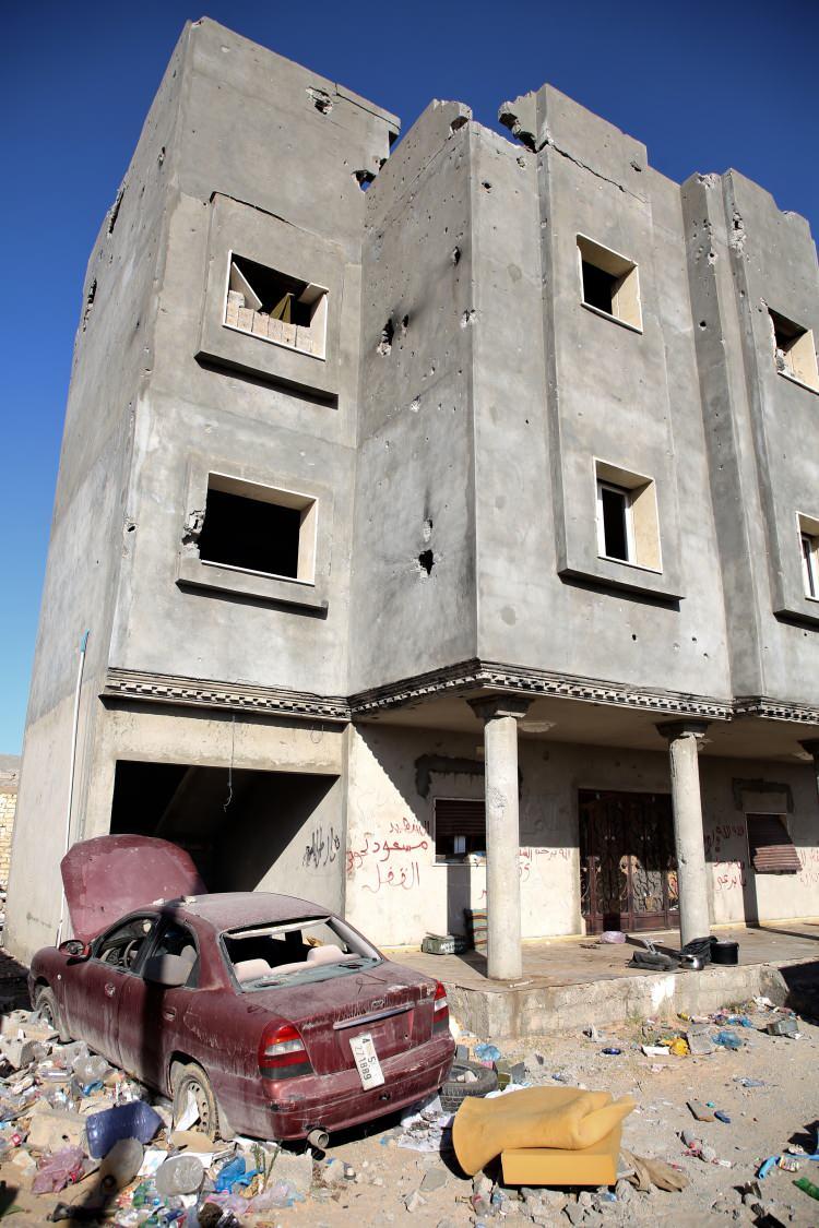 <p>Şera, Halife Hafter'in liderlik ettiği gayrimeşru silahlı grubu Libya Ulusal Ordusu şeklinde isimlendirmesini eleştirerek şunları söyledi:</p>
<p> </p>
