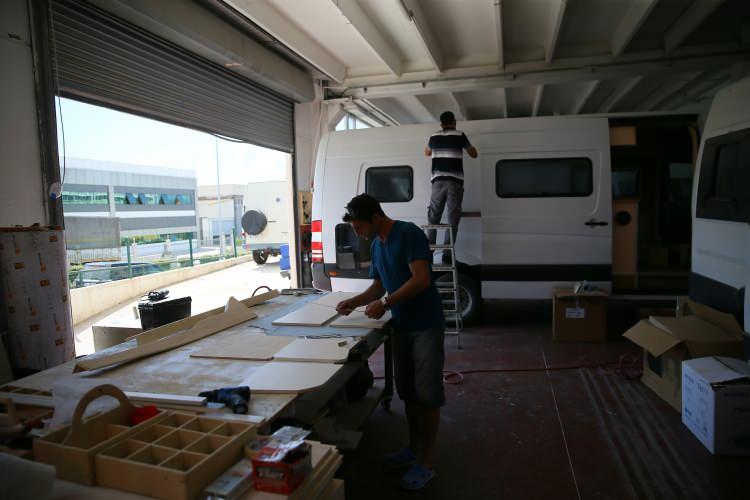 <p>İnsanların salgın nedeniyle artık izole bir tatil istediğini vurgulayan Urundaş, "Karavan izole tatile bir alternatif. Karavancılık da zaten Türkiye'de talep gören bir sektördü. Salgın dolayısıyla talep ve ilgi daha da artmaya başladı. İnanılmaz derecede bir ilgi var. İnsanlar artık karavanla birlikte doğanın içerisinde bulunmak istiyor." dedi.</p>
<p> </p>