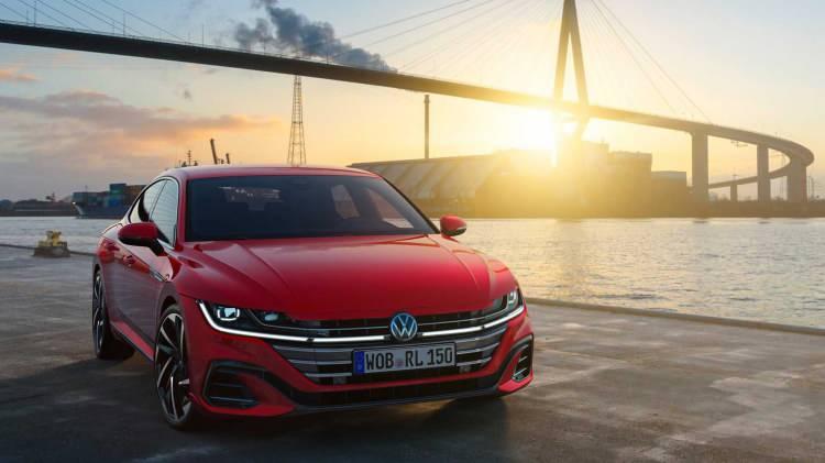 <p>Volkswagen’in avant-garde tasarıma sahip iddialı modeli Arteon güncellenmiş haliyle yollara çıkmaya hazırlanıyor. Modelin 2020 yılı ikinci yarısında Avrupa’da satışa sunulması planlanıyor.</p>

<p> 2020 Volkswagen Arteon  modeli Türkiye'ye ise 2021 yılı yarısında gelecek.</p>

<p> </p>
