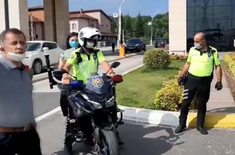 <p>Sakarya’da, Yükseköğretim Kurumları Sınavı (YKS) için yanlış sına merkezine giden ya da kimlik kartlarını unutan adaylara, motosikletli polis ekipleri yardım etti.  <br />
 </p>
