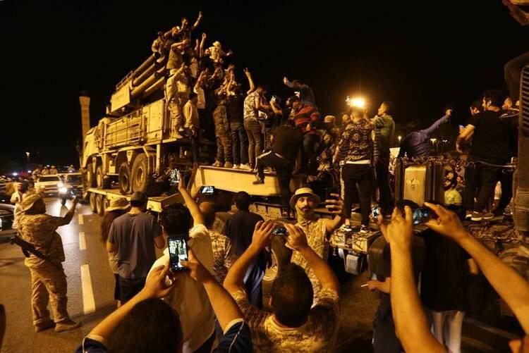 <p>Suudi Arabistan ve Birleşik Arap Emirlikleri (BAE), peş peşe yaptıkları açıklamalarla Sisi'nin Haziran ayı başında duyurduğu ateşkes talebinin arkasında durmuştu.</p>
<ul>
</ul>