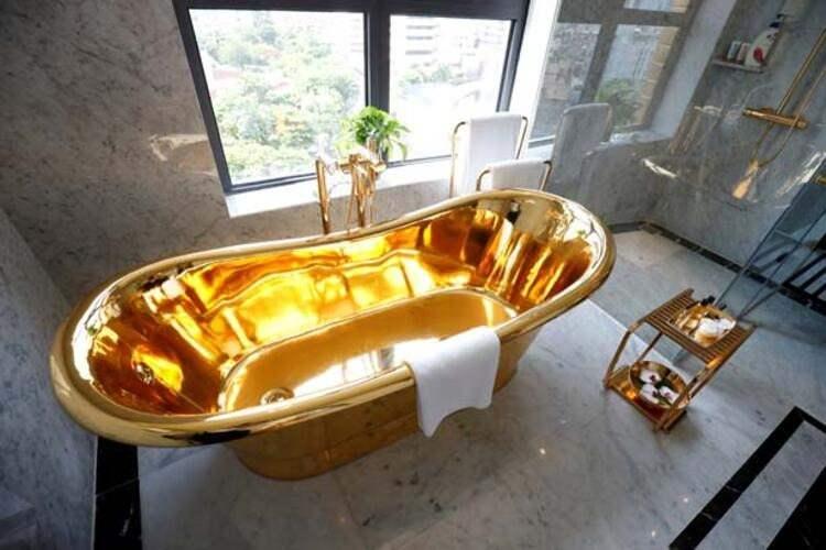 <p>Vietnam'da yeni açılan 5 yıldızlı bir otel, üşterilerini cezbetmek amacıyla "altın kaplamalı oda aksesuarları" ile hizmet vermeye başladı.</p>

<ul>
</ul>
