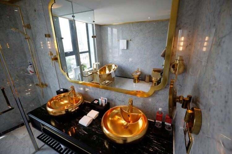<p>Vietnam'ın başkenti Hanoi'de bulunan ultra lüks otelin adı The Dolce Hanoi Golden Lake Hotel.</p>
<ul>
</ul>