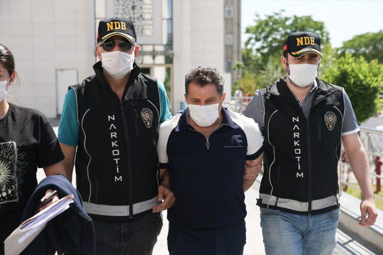 <p>Türk ve dünya kamuoyunun yakından tanıdığı iki örgüt liderinin yöneticiliğinden oluşan organizasyonun, uyuşturucu ticaretinden elde ettiği gelirlerle çok sayıda lüks ev ve otomobil ile kıymetli araziler edindikleri tespit edilmiştir.</p>