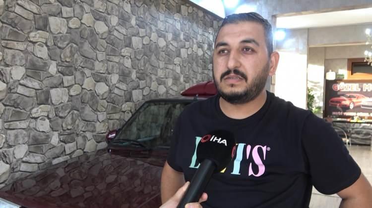 <p>Kilometresi şu anda 8 bin 500 kilometrede orijinal kilometresi. Fabrikadan çıktığıyla fabrika boyası. İçiyle dışıyla fabrikasyon bir araç. Bu aracımızı Aydın'dan Arif amcadan aldık. Kendisi çok güzel korumuş çok güzel bakmış. Kendisi ilk sahibiydi. </p>