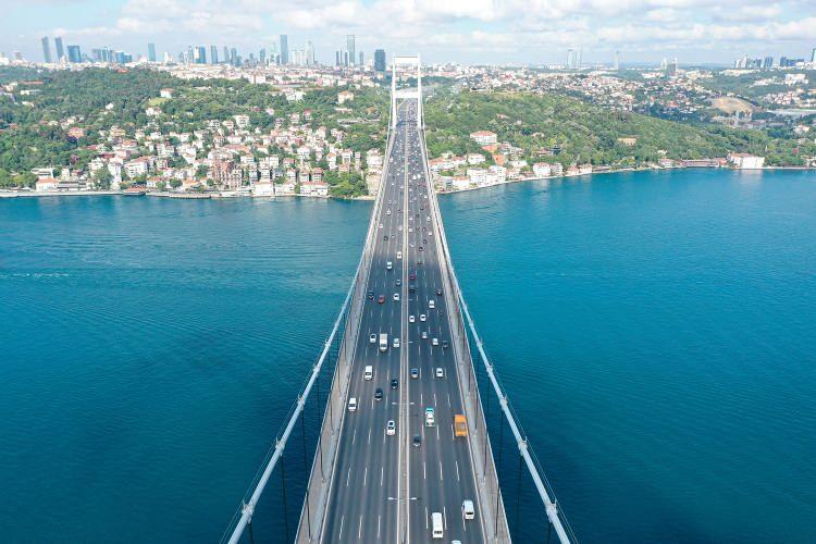 <p>Köprü ilk yılında günde ortalama 32 bin 520 araca hizmet verirken, bu sayı 14. hizmet yılında günlük ortalama 130 bin seviyelerine geldi. Köprüdeki bu yoğunluk hizmet kalitesini düşürürken, kentte ikinci bir köprünün varlığını zaruri hale getirdi.</p>
<p> </p>