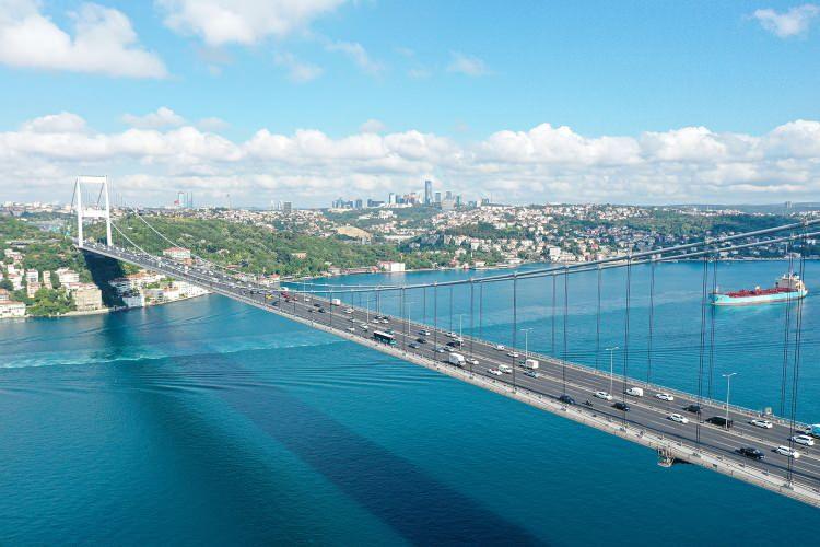 <p>Tarihi, siyasi, ticari ve kültürel değerini yüzyıllardır koruyan İstanbul, 15,5 milyon nüfusuyla Türkiye'nin yüzde 18,7'sine ev sahipliği yapıyor.</p>

<p> </p>
